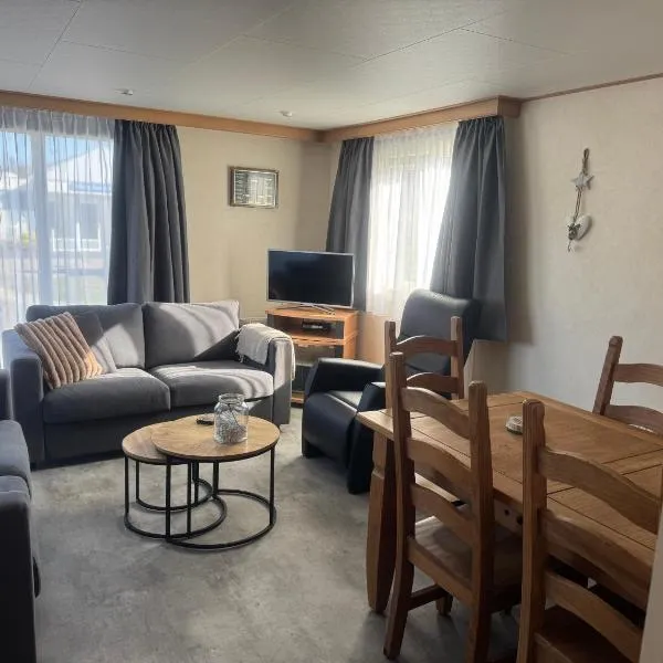 Chalet op Ameland voor 5 personen, hotel in Buren