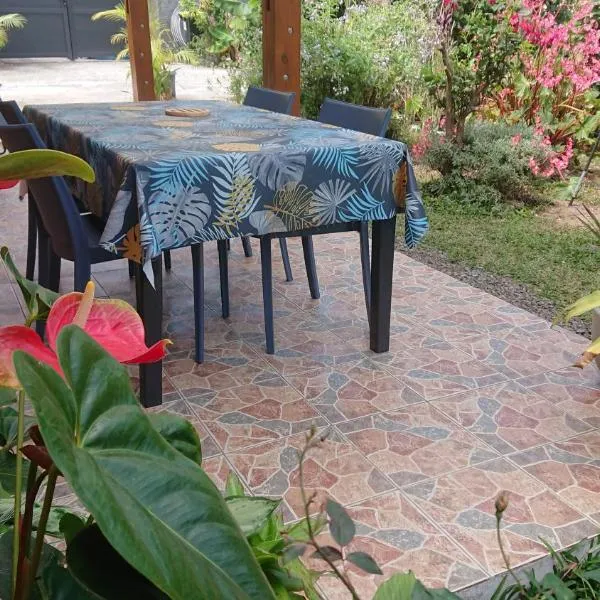 Hébergement-Joli T3-70m2-Terrasse-Jardin, hotel a Entre-Deux