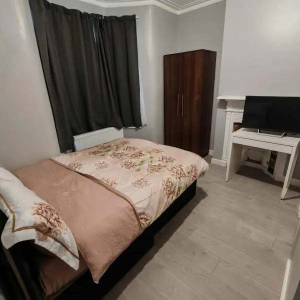 151 Felixstowe road, hotel en Edmonton