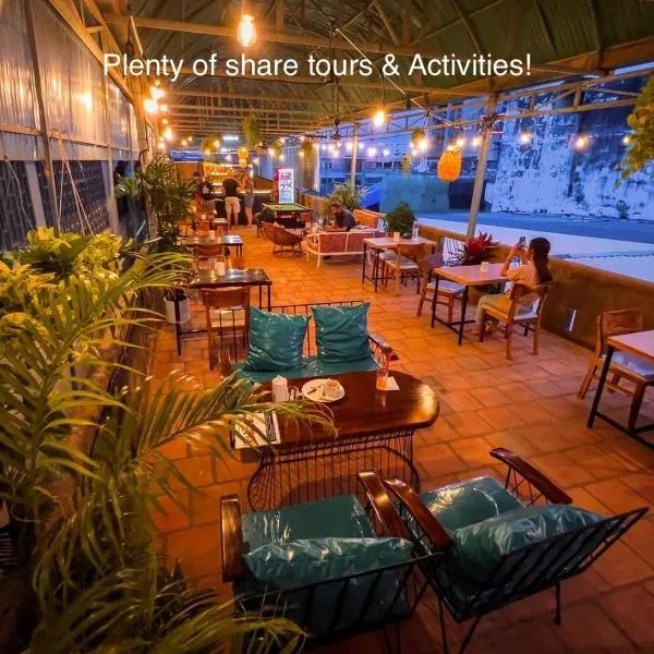 Social Backpacker Hostel & Rooftop Bar, hotel in Battambang