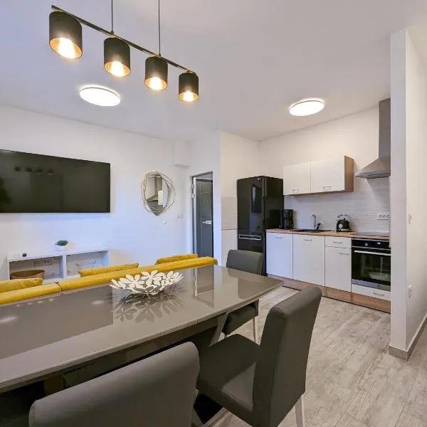 Funktastic Central Maksimir Condo, hotel em Zagreb