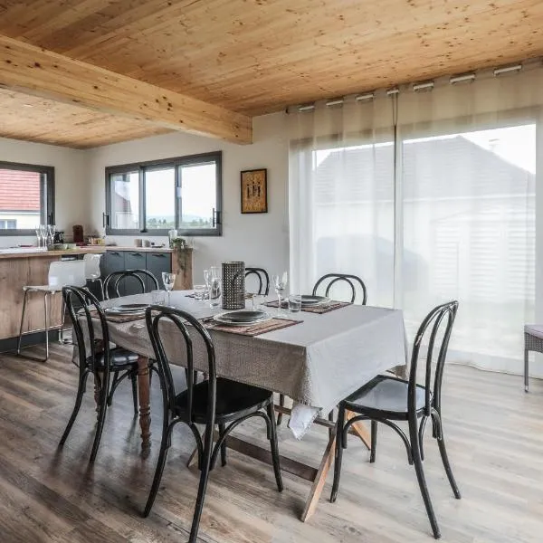 Cozy House Close to Les Salines Royales with Parking and WiFi, hotel in Arc-et-Senans