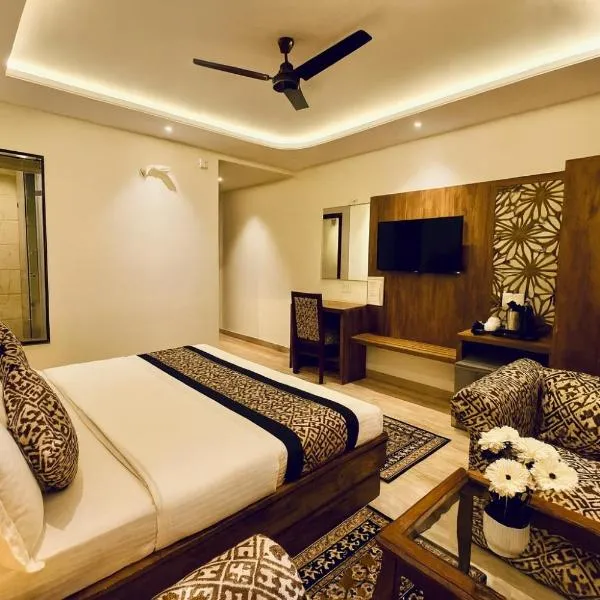 Maclo Classic Luxury Resort- #Lavish & Luxury Rooms #Big Parking # Lift # All Balcony Rooms # Prime Location # Top Selling # Property In Mcleodganj, khách sạn ở McLeod Ganj