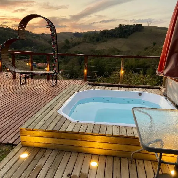Recanto da Alegria - Casa em Cunha com Jacuzzi,Piscina,Rede,Churrasqueira,Lareira,Deck, Banco de coração, hotel in Cunha