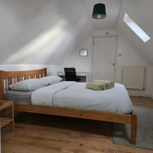 Self contained Flat & Large Ensuite Rooms RG2 Near Town Centre & Hospital, hotel in Reading