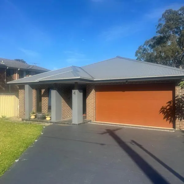 Guest Room with Private Bathroom in Modern Home, hotel em Blacktown
