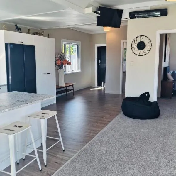 The cottage coghill, hotel in Whitianga