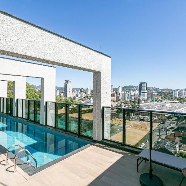 Village Lofts a 5 minutos da Vila Germânica com piscina aquecida no terraço