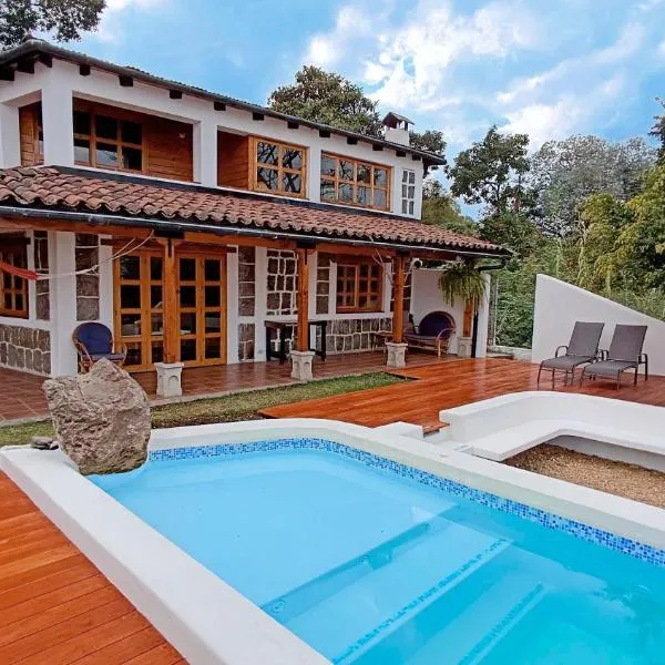 Lakefront Villa with Beach Access & Infinity Pool, hotel v destinaci San Pedro La Laguna