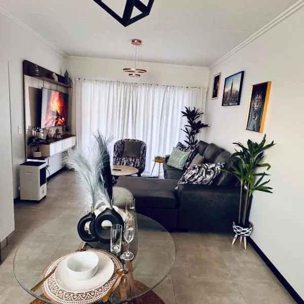 Chanty Serenity Apartment with Pool and Gym, khách sạn ở Sandton