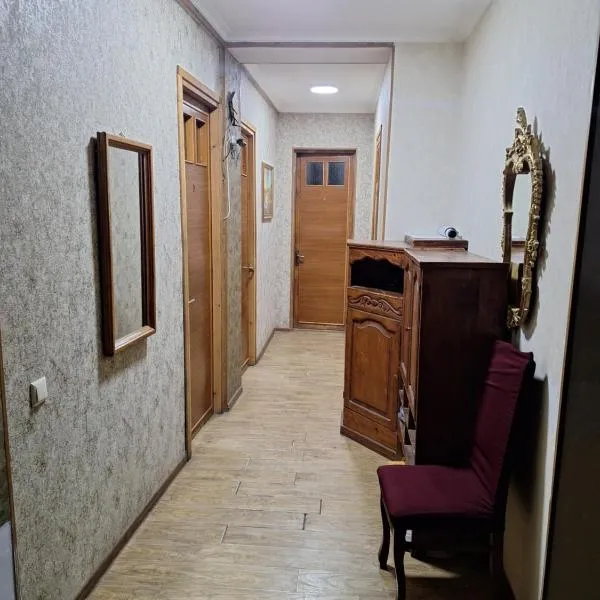GUEST HAUSE & HOSTEL 15a, khách sạn ở Kʼutʼaisi
