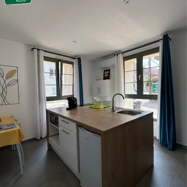 Hébergement neuf, centre-ville de Morestel - Résidence Boyraz, hotel in Morestel