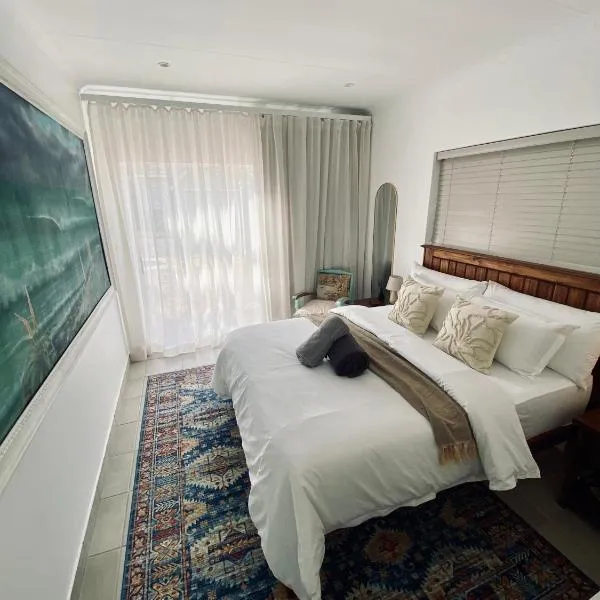 The Bungalow 2 min walk to The Point, Hotel in Jeffreys Bay