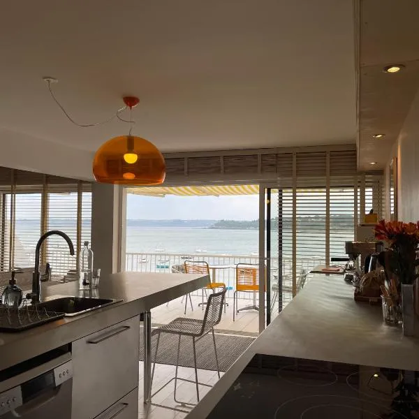 Appartement pieds dans l'eau, Locquirec, ξενοδοχείο σε Locquirec