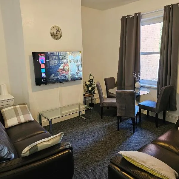 Convenient 3 bed, Pr1 near Uclan n Train station, hotel en Preston