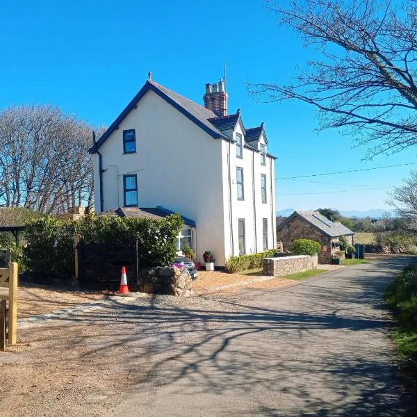 Goleufryn Abersoch has the main house and 2 barns, hotell i Abersoch