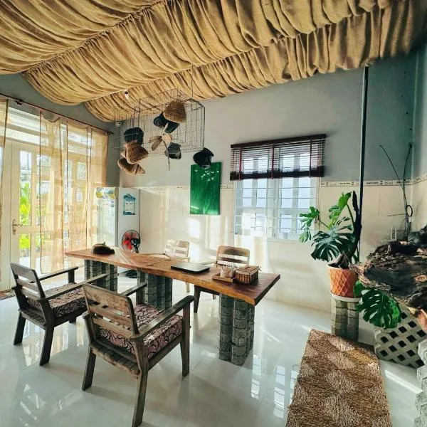 Entire Garden House in Con Dao ! 3BR & 4WC ! Private Yard with Washer & Dryer, hotell sihtkohas Con Dao