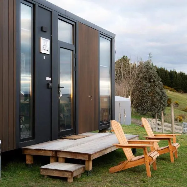 Bruce Farm Alpaca Cabin 1 by Tiny Away, hotel sa Balclutha