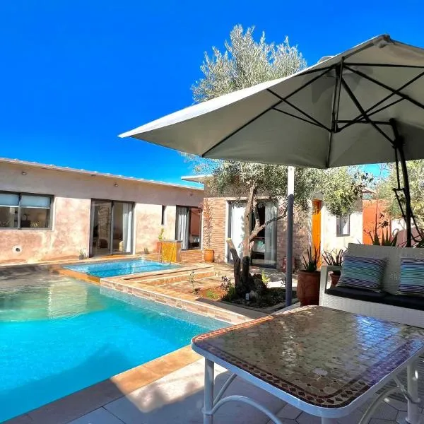 Escapade villa piscine sur Atlas,15 min Marrakech, hotel in Marrakech