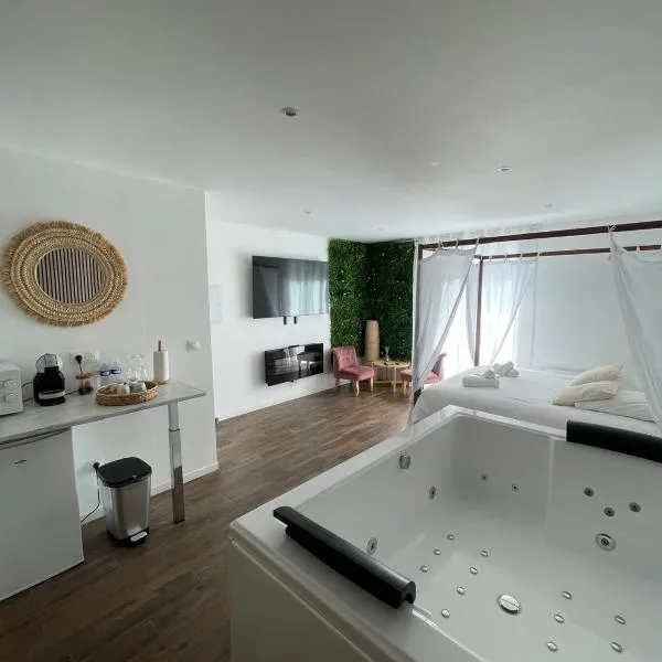 La Suite Bali Jacuzzi,Sauna,Netflix,Disney, hotel in Amiens