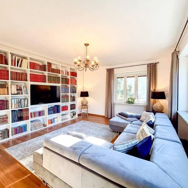 Luxury 3 bedroom Grand Chalet, hotel i Perosa Argentina