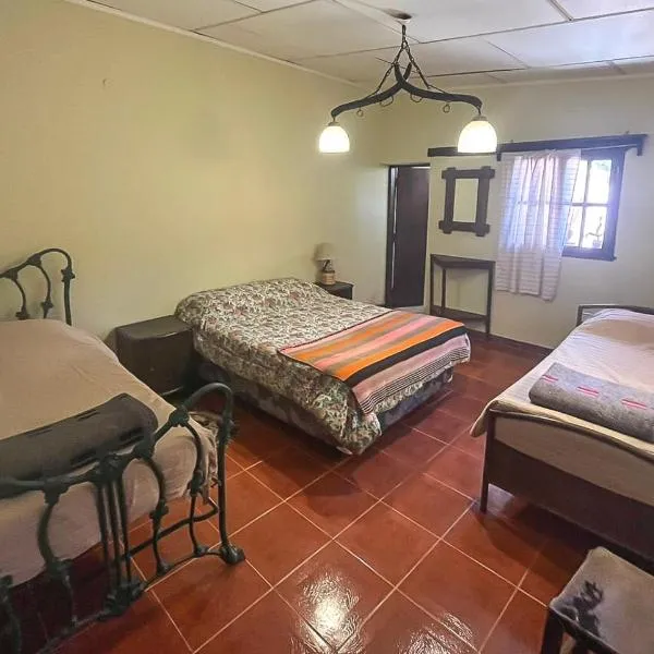 Casa los Molles Hostel, hotel in Maimará