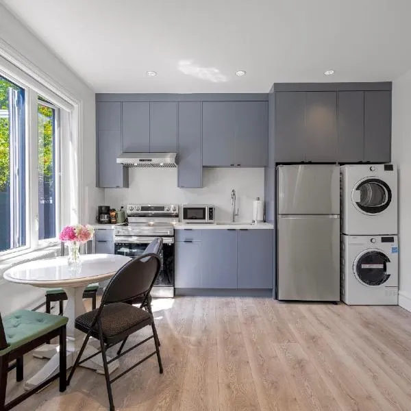 Dunbar Brand-new laneway house、バンクーバーのホテル