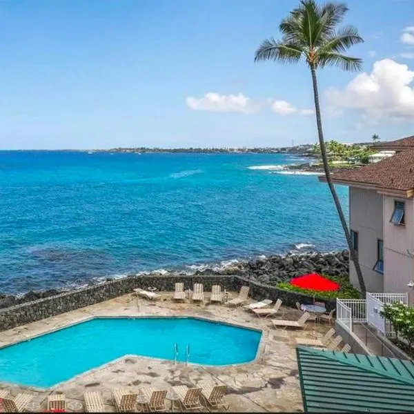Oceanfront Sea Village condo - Views, Golden Sunsets, Pool, Spa, 5 mins Beach, 2B2B, hotel in Kailua-Kona