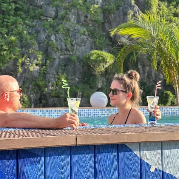 Cat Ba Viet Hoa Hotel & Residence - Pool & Bar, hotel di Cat Ba