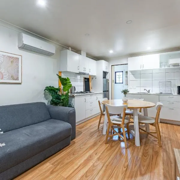 Central Castlemaine studio on steam train line、キャッスルメインのホテル