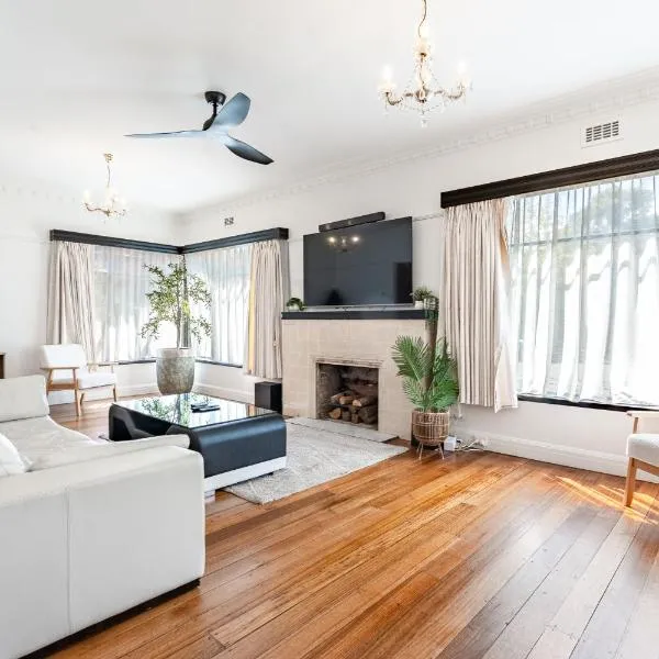 3 Bedrooms By The Lake, Top Location, hotel en Wendouree