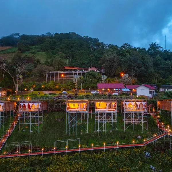หลงฮักเขาแคมป์ปิ้ง ภูชี้ฟ้า, hotel a Ban Huai Khu