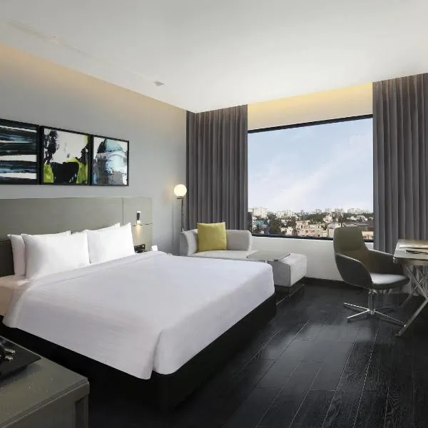 Novotel Chennai Chamiers Road, hotel en Chennai