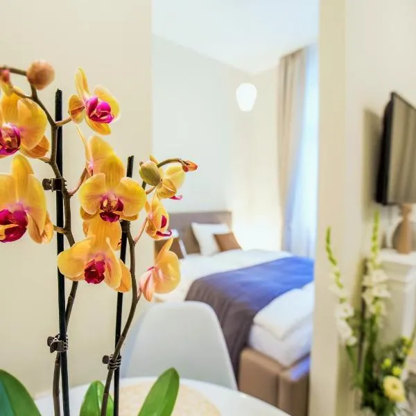Eden Center Home, hotel v Győru