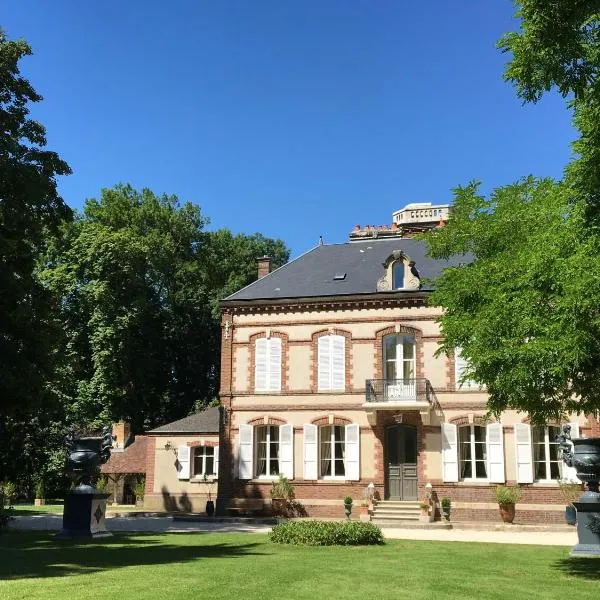 Château de Montabert, hotel in Villemoyenne