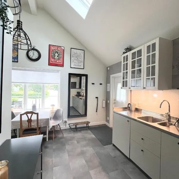 Independent private guest house 20 minutes from Stockholm city โรงแรมในDanderyd