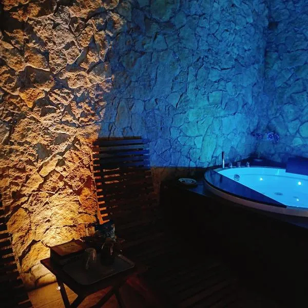 SPA ROOM SICILIA - Intera casa con spa privata Jacuzzi Sauna Bagno di Vapore ad uso illimitato, hotel in Rosolini