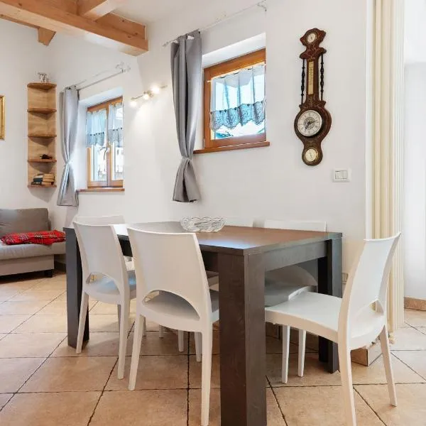 Apartment Goldener Schnee Tesero, hotel in Tesero
