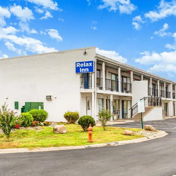 Relax Inn by OYO Columbus OH I 70, hotel in Columbus