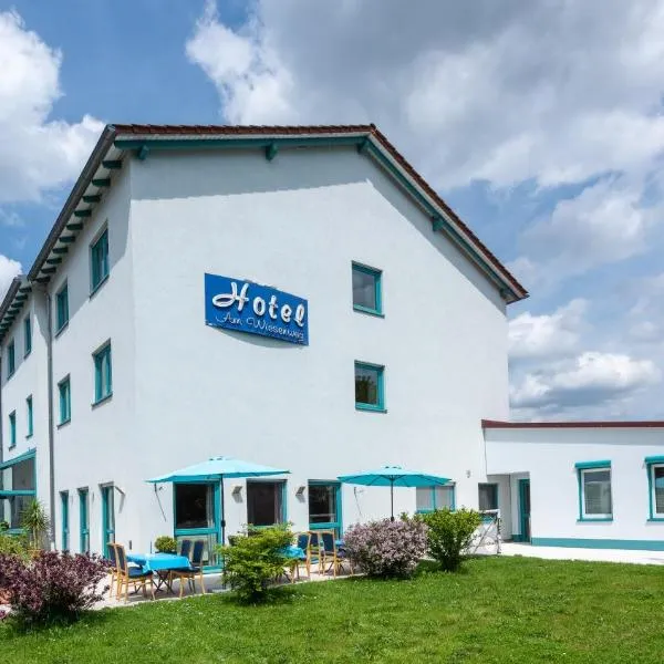 Hotel Am Wiesenweg l 24h check-in, hotel in Hausen