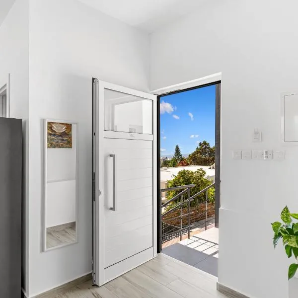 Modern Sea View Central Apartments Peyia、ペイヤのホテル