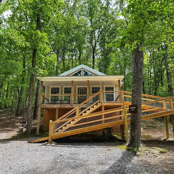 Coyote Cabin at Woodland Retreat at DeSoto beside DeSoto State Park，佩恩堡的飯店