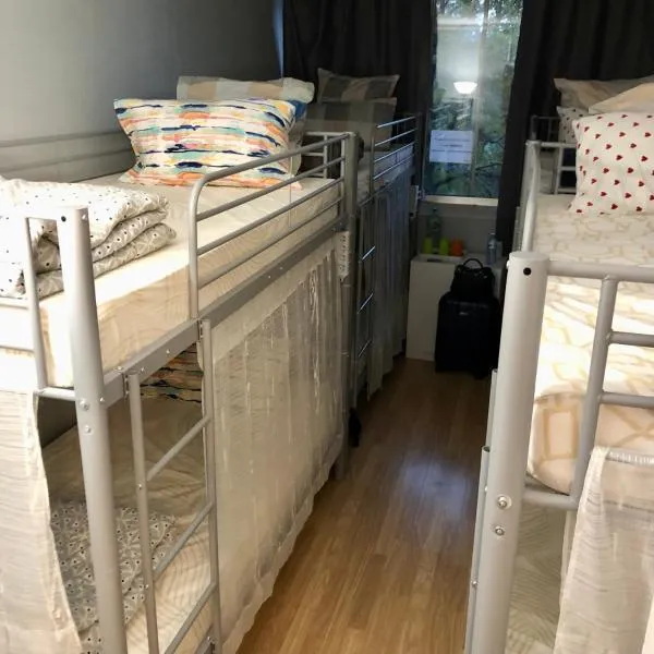 Female dorm- Femme dortoir Paris 8pm-10am, hotel in Bobigny
