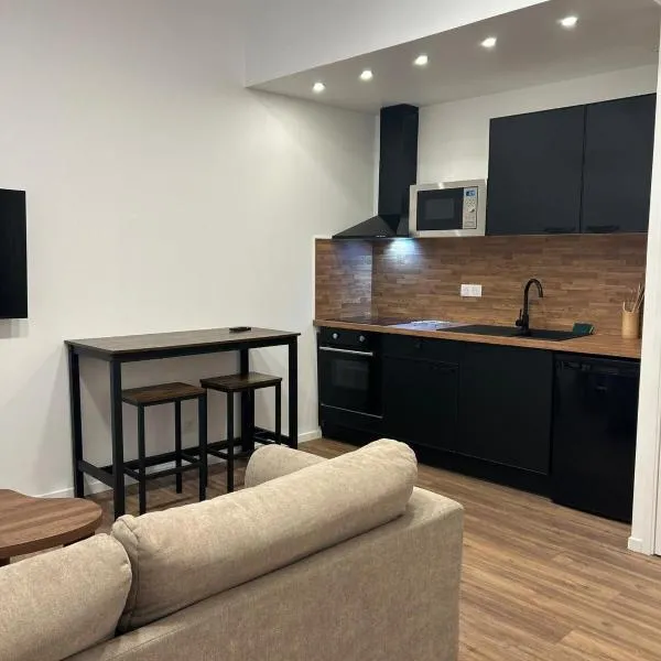 Cozy room apartment Nîmes Centre Coupole Arènes, hotel in Nîmes