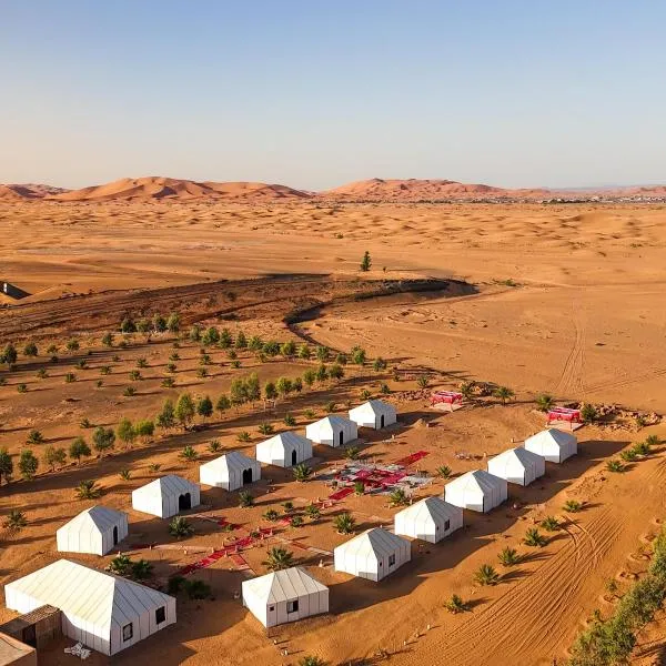 The White Camp - Your Merzouga Luxury Desert Camp & Erg Chebbi Dunes Camel Riding, hotel in Merzouga