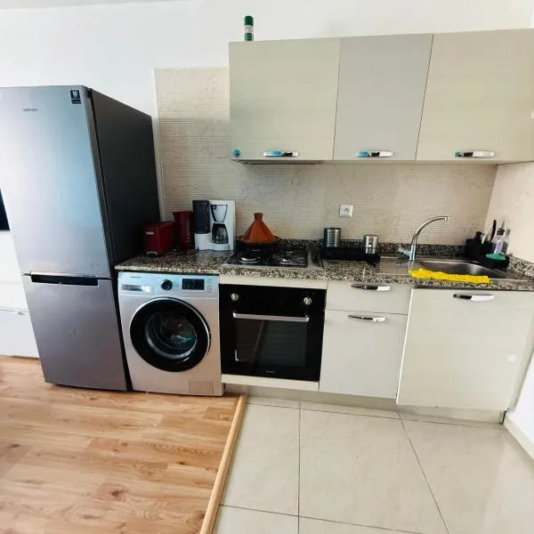 Chic appartement agadir with pool&balcony, hotel en Agadir