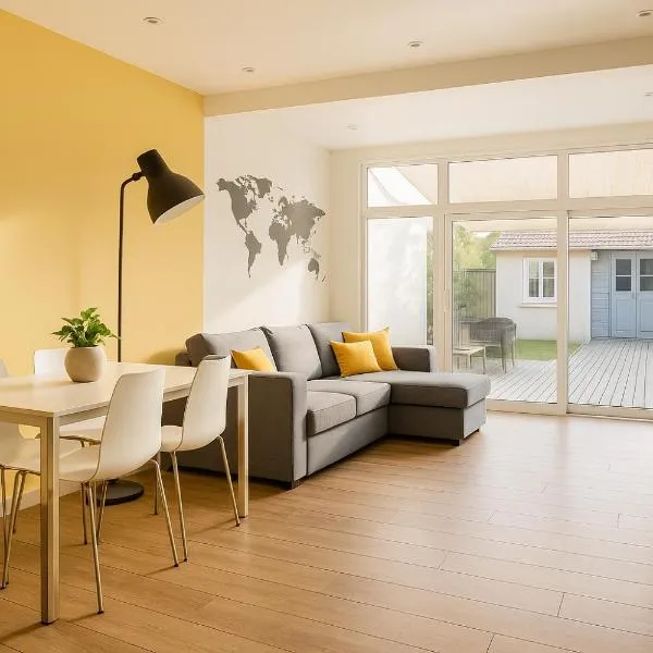 Villa Petit Charles - CDG Paris airport - Parc Asterix - Extra Shuttle, hotel in Le Mesnil-Amelot