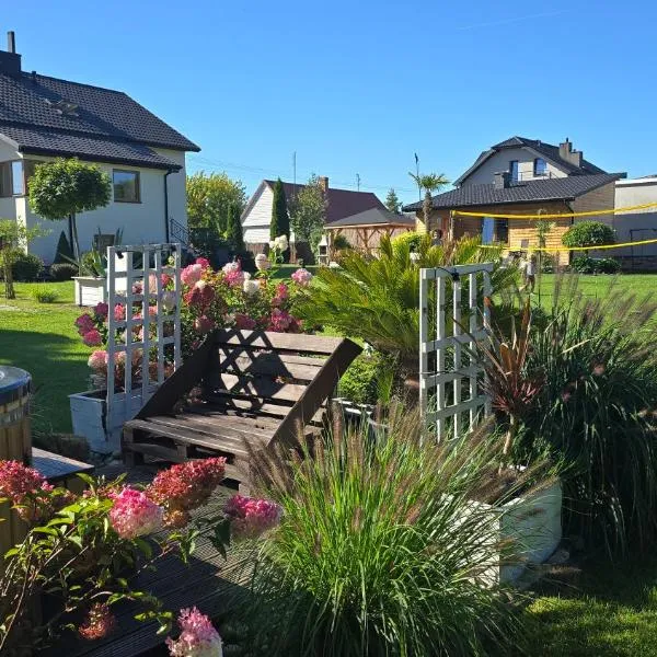 VIP VILLAGE Las Woda Rower - Podgrzewany Basen, Balia, Sauna, hotel in Miedzierza