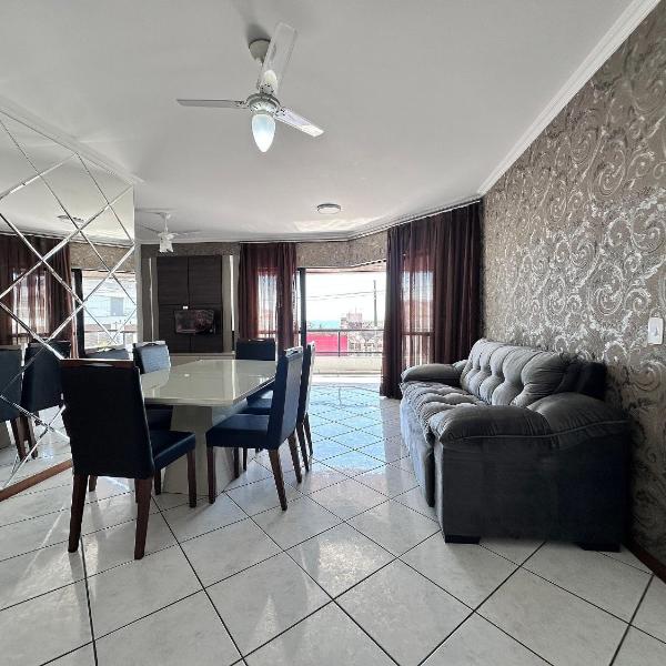 B483 - Apartamento com 3 quartos perto da praia
