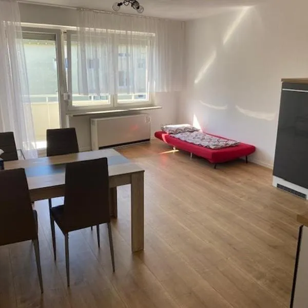 City Apartment Göppingen - Neu Renoviert & Voll Ausgestattet, Moderne Wohnung mit Küche & Balkon, hotel en Göppingen